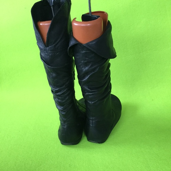 earth tall soft leather boots. Black. - Picture 4 of 8